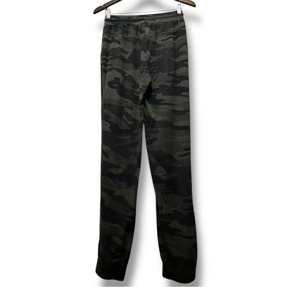 227 Nicole Miller New York | EUC Women’s Camo Jogger Pants (Size S) - super soft - Picture 3 of 12